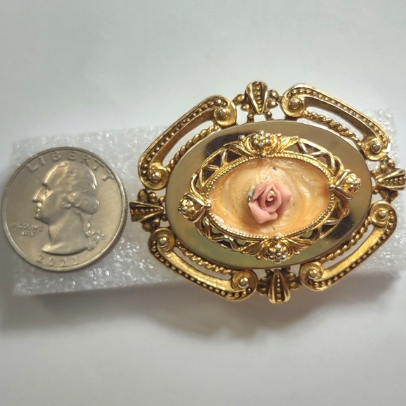Vintage Avon Pink Porcelain Rose & Enamel Brooch - Picture 2 of 10